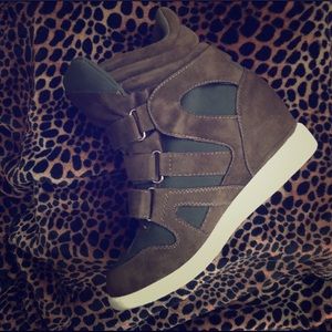 New in box Shiekh Velvet Wedge Sneakers 8.5